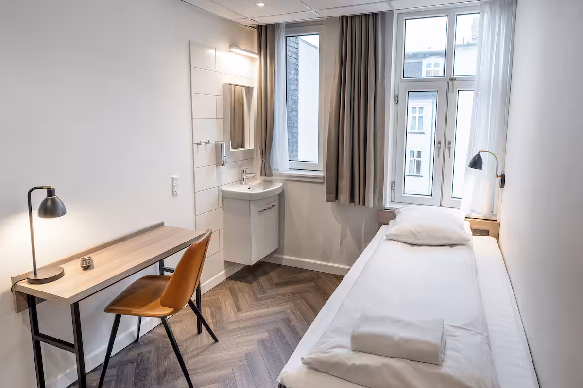 Go Hotel Saga room